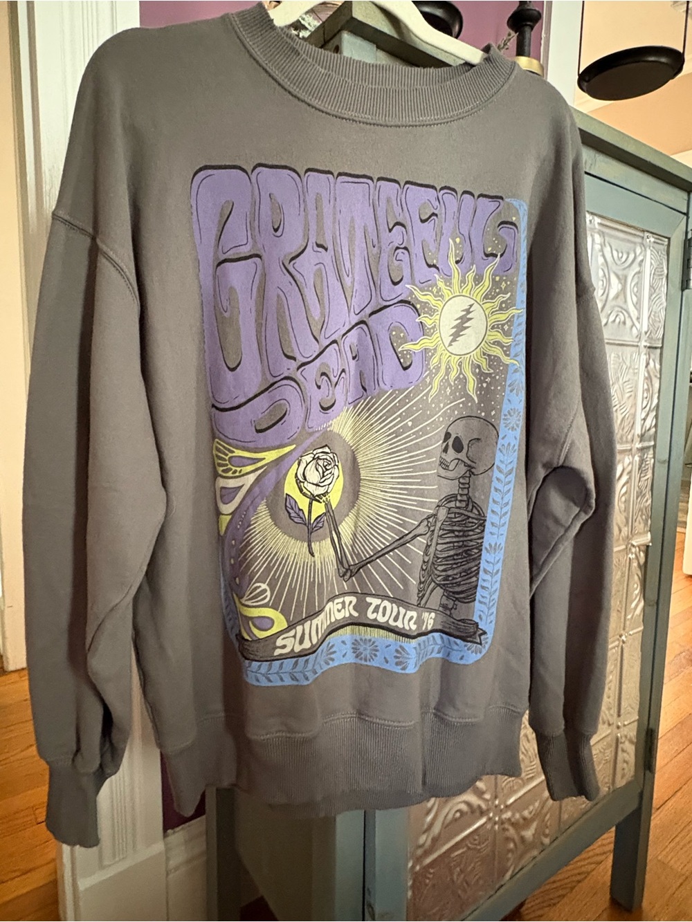 American Eagle Outfitters Gray Crewneck Sweater with Purple and Blue Graphic - Picture 3 of 6